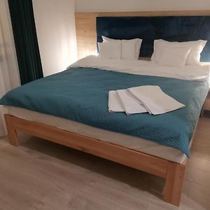 Pokój z łóżkiem king-size